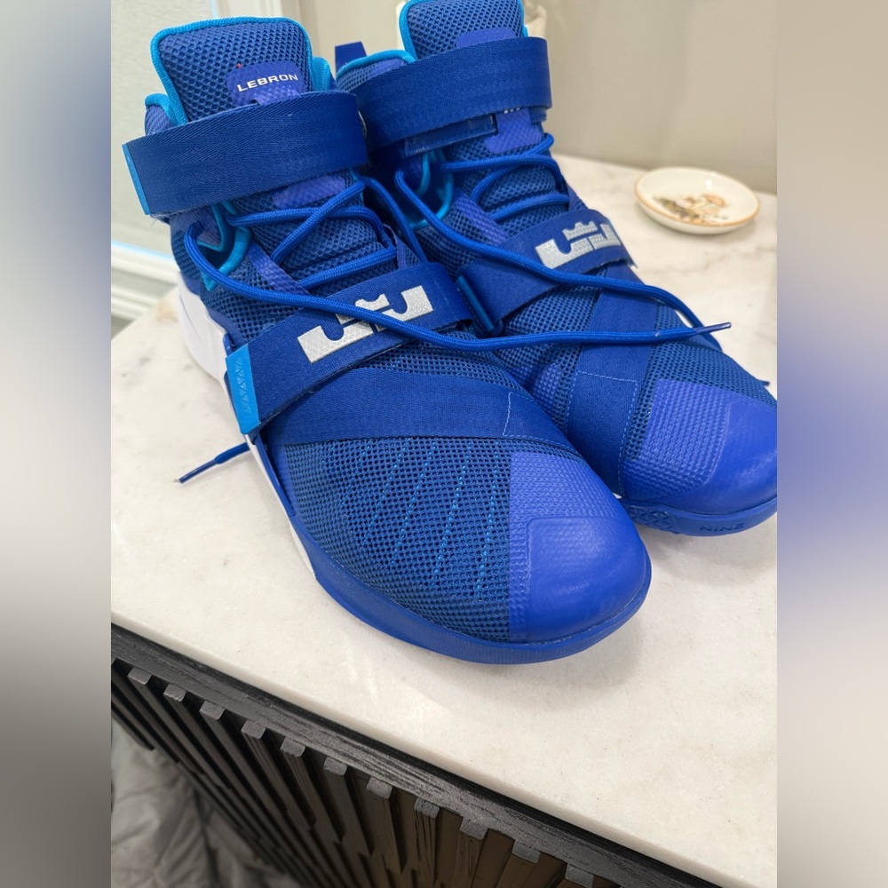 Men's Blue Athletic Shoes